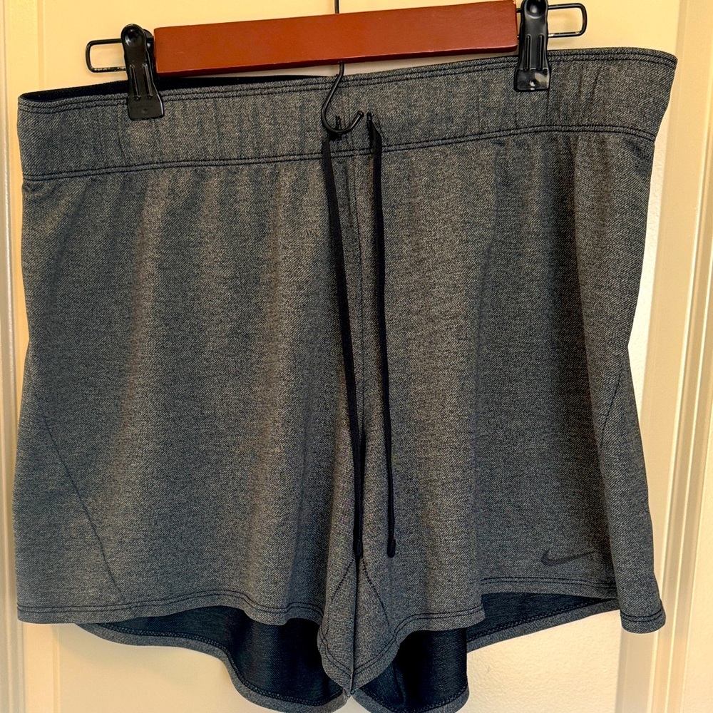 Nike Women's Athletic Charcoal Shorts sz large